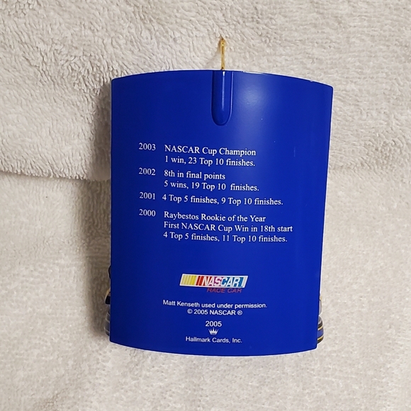 NEW IN BOX HALLMARK KEEPSAKE ORNAMENT NASCAR MATT KENSETH #17 2005 - Picture 4 of 5